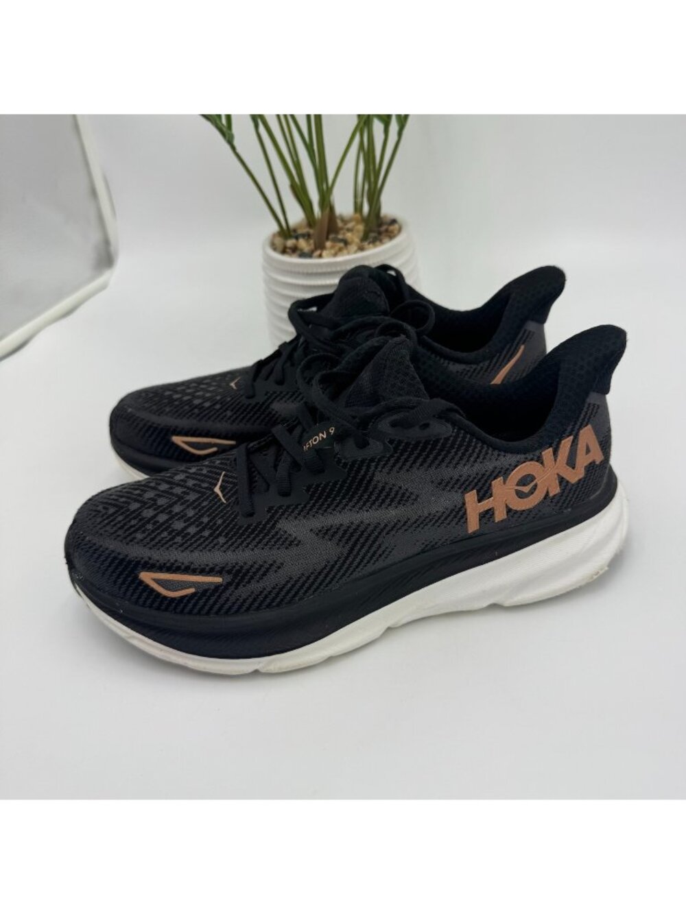 Hoka One One Clifton 9 1127896-BCPPR Athletic Sneaker Women's 7.5 B Black Knit